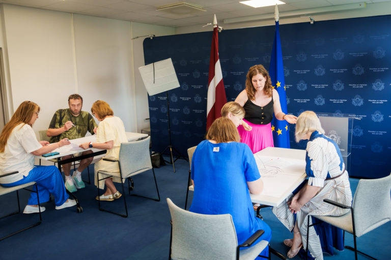Dizaina domāšanas pieeja palīdz uzlabot valsts pakalpojumus vienkāršākai ziņošanai par notikumiem ārvalstīs